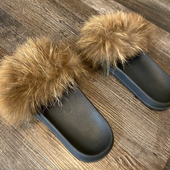 Brown fur slides - Picture 2 of 5